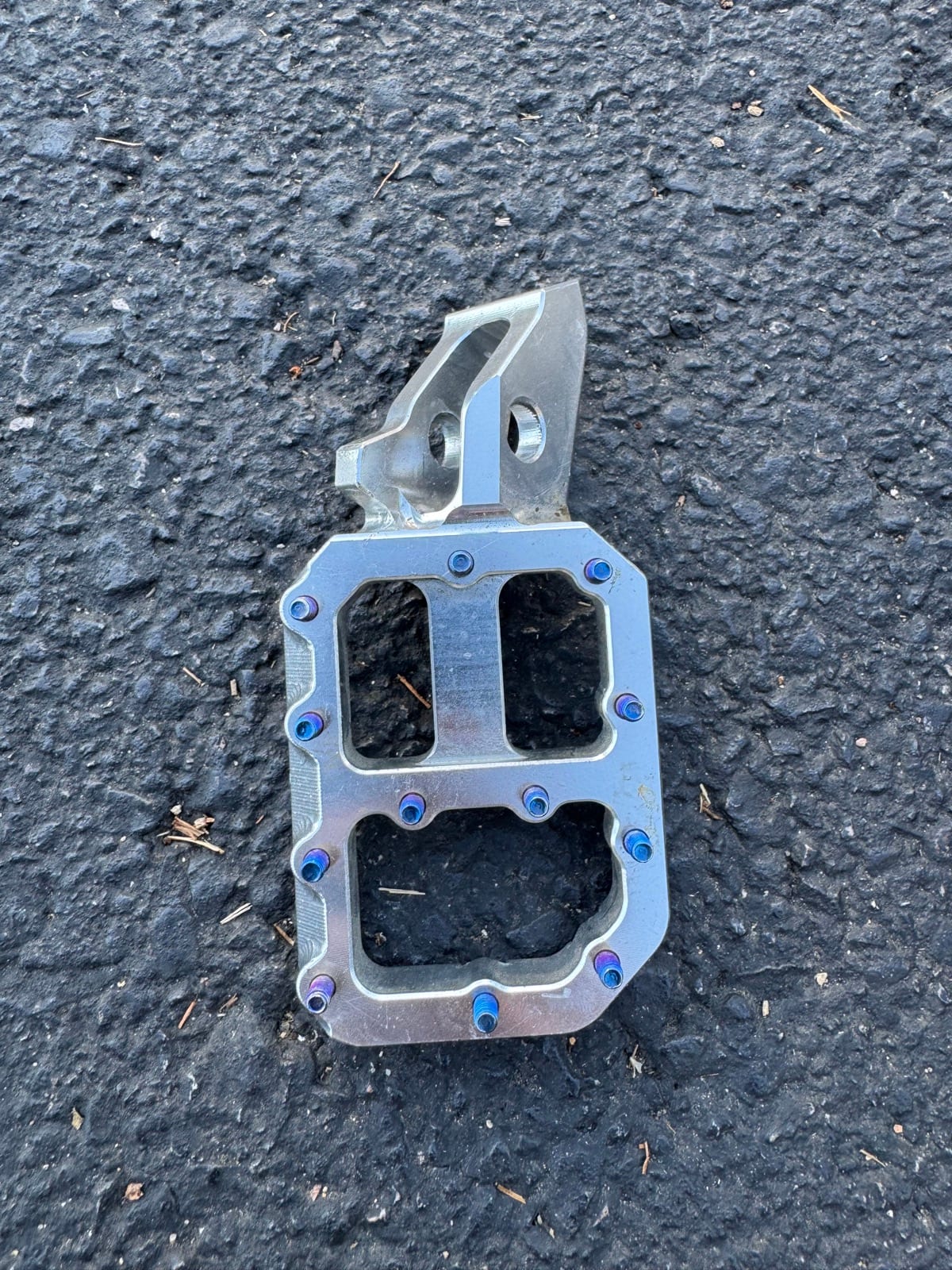 Prickly Ultra Bee Foot Pegs, photo 5 of 5