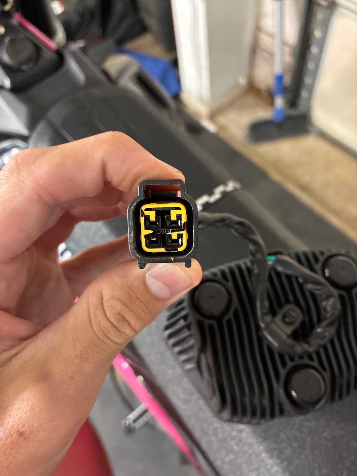 Stock Ultra Bee Head Light, photo 3 of 4