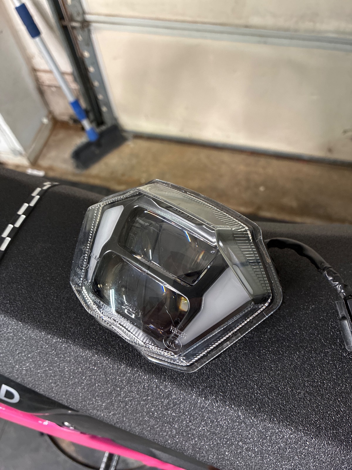 Stock Ultra Bee Head Light, photo 1 of 4