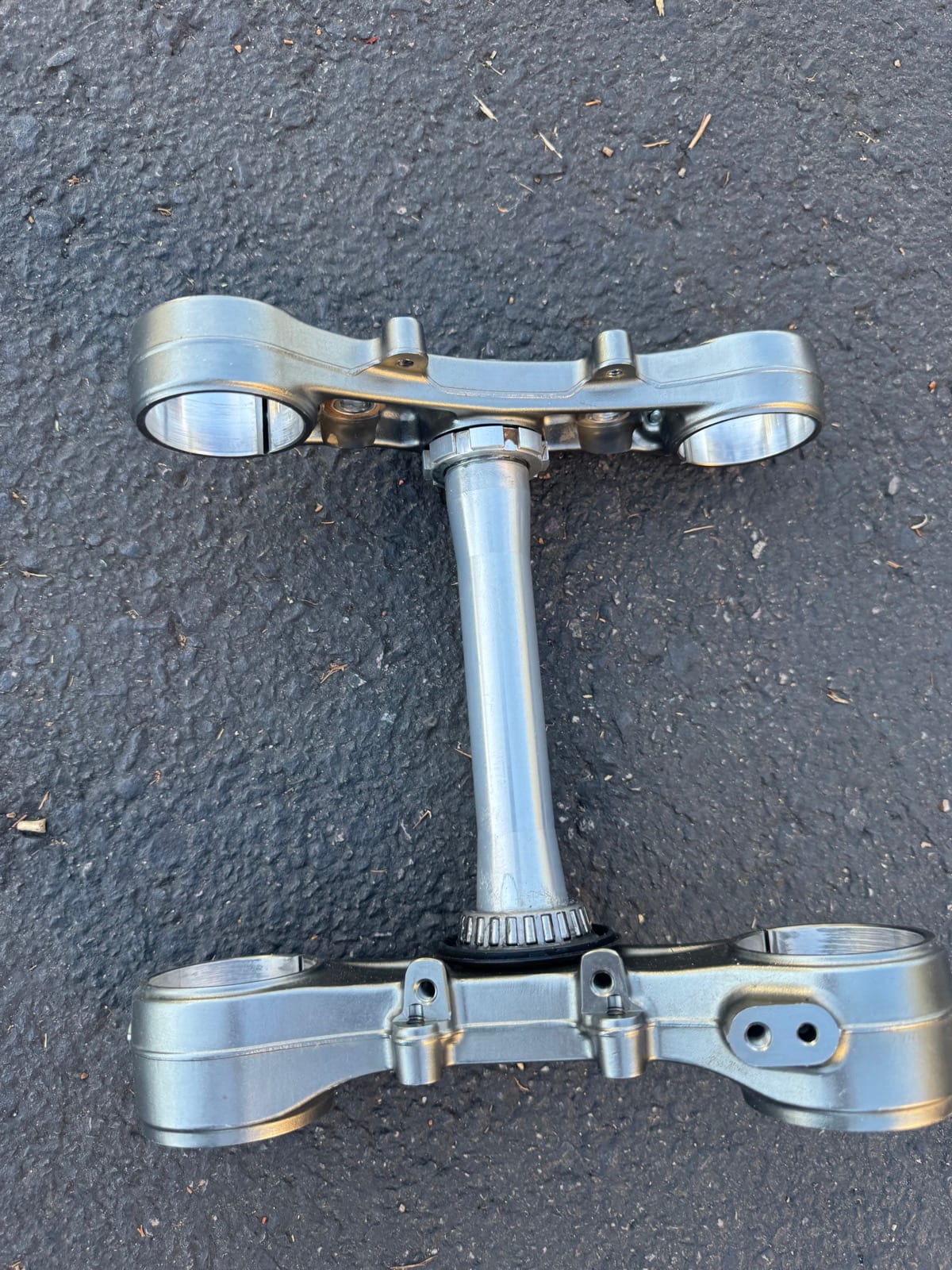 Ultra Bee Triple Clamps, photo 1 of 3
