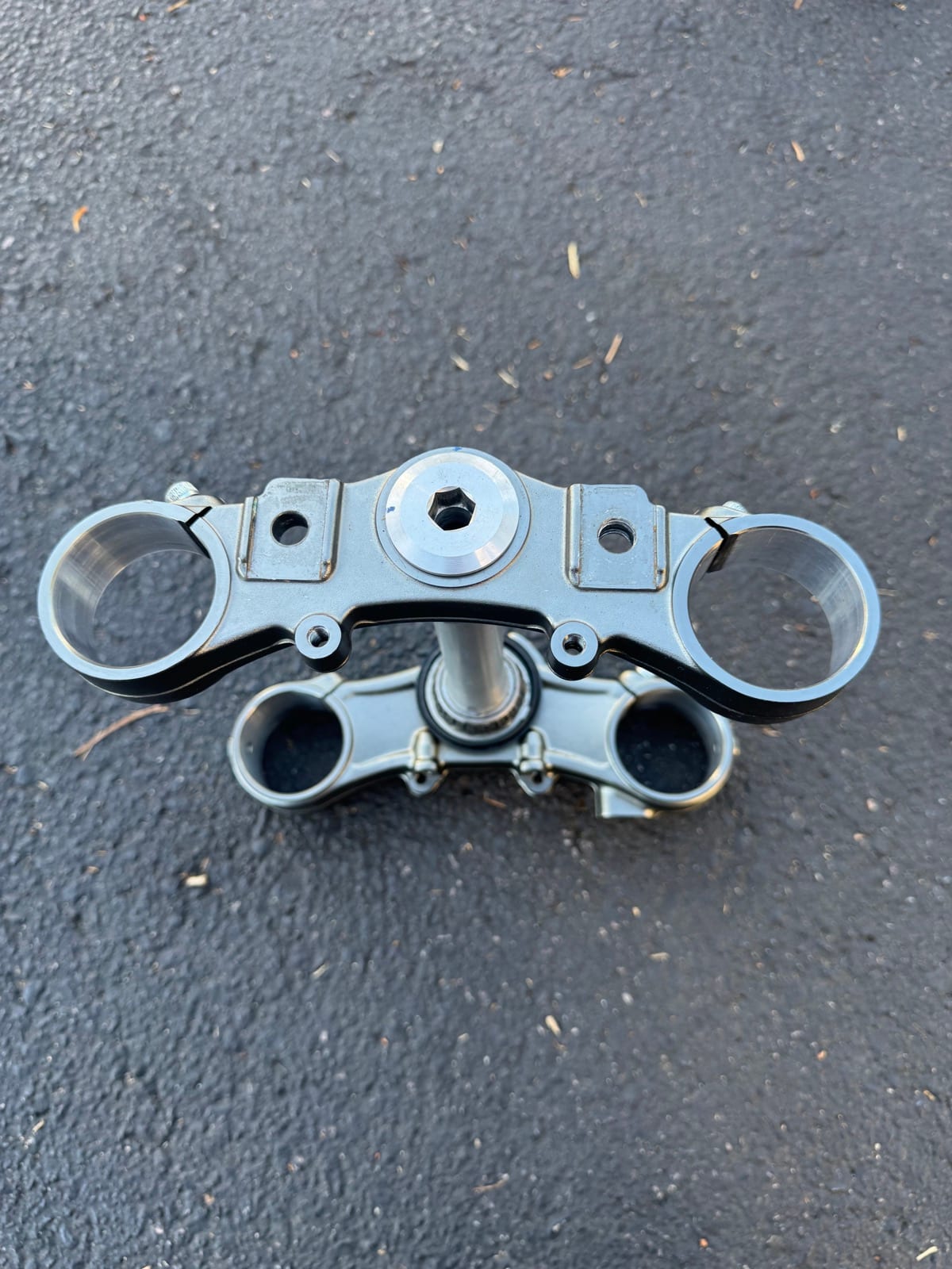 Ultra Bee Triple Clamps, photo 2 of 3