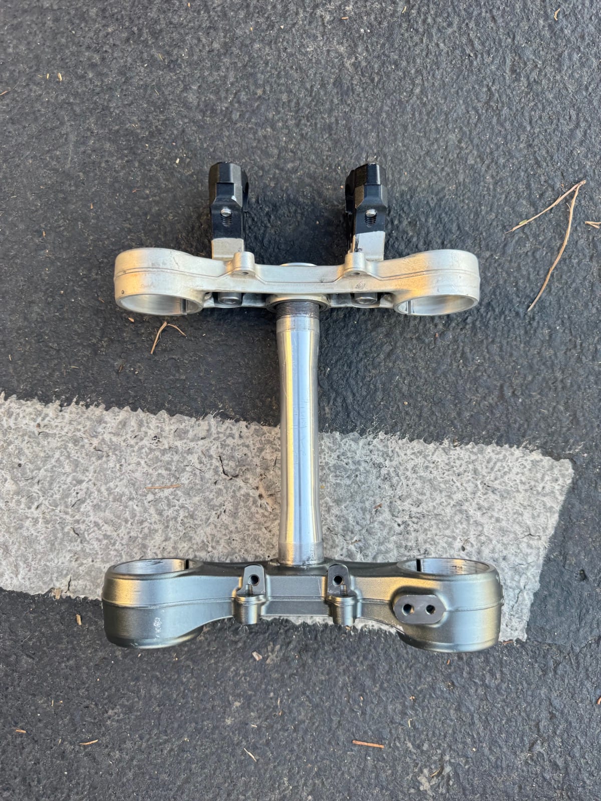 Ultra Bee Triple Clamps, photo 3 of 3