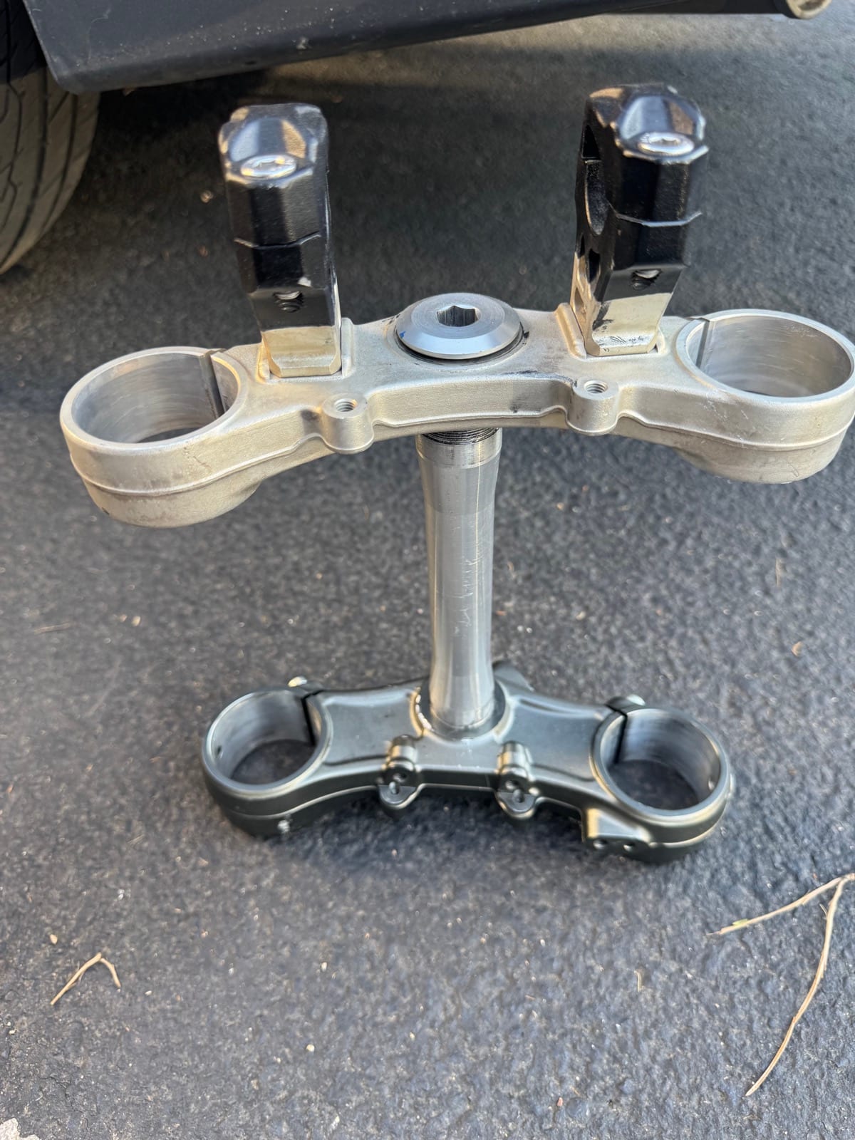 Ultra Bee Triple Clamps, photo 1 of 3