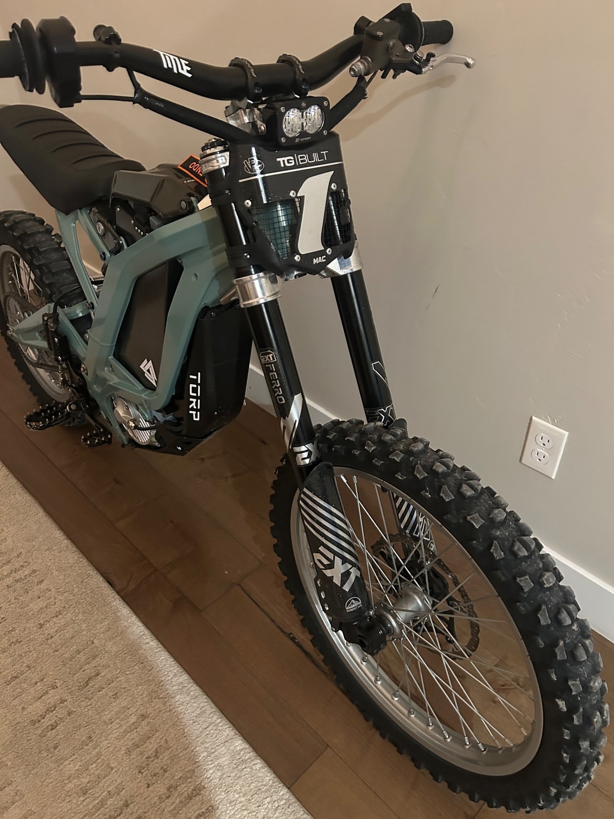 EXT Ferro Front Forks (drop Crown), photo 1 of 4