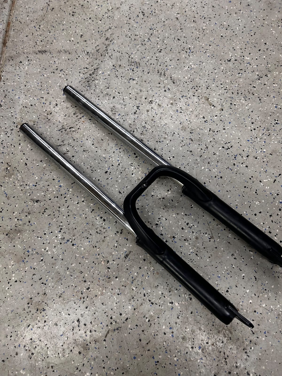 Non Blown Ridstar Q20 Forks, photo 1 of 3