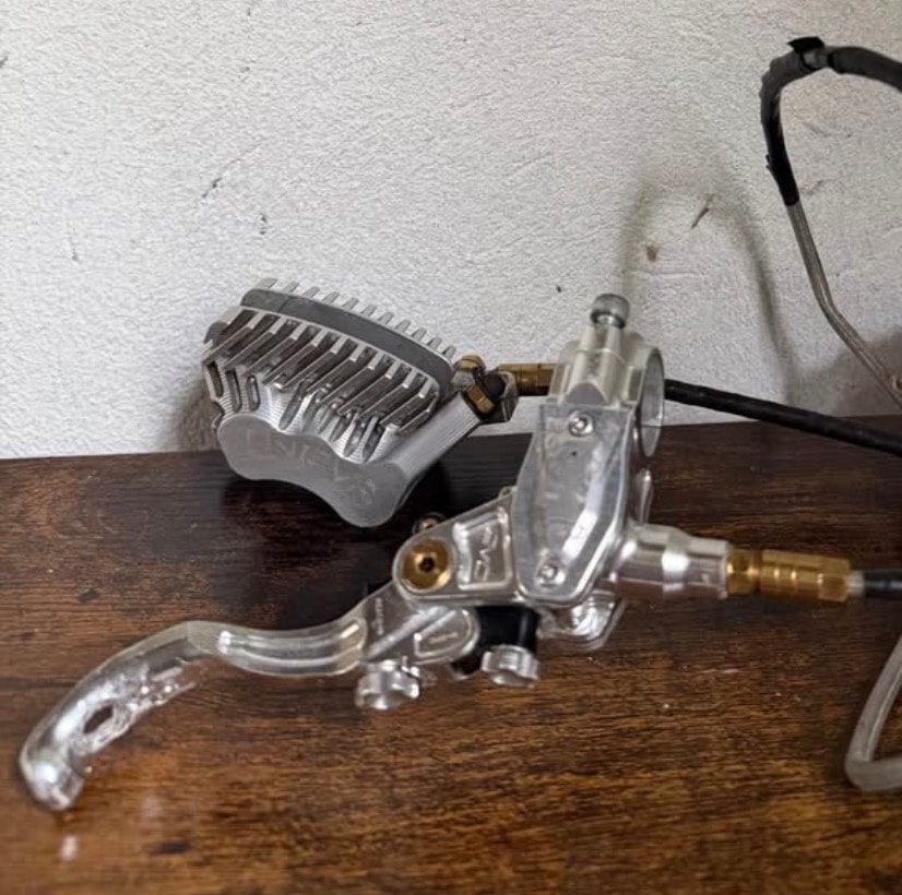 Dnis V6 Front Brakes, 6 Pistons Chrome, photo 1 of 3